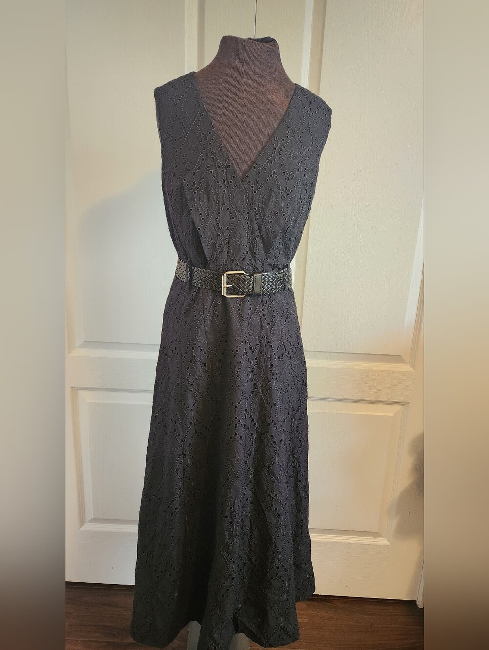 Karen Millen Eyelet Summer Dress Size 4 BELT NOT INCLUDED - Picture 2 of 10